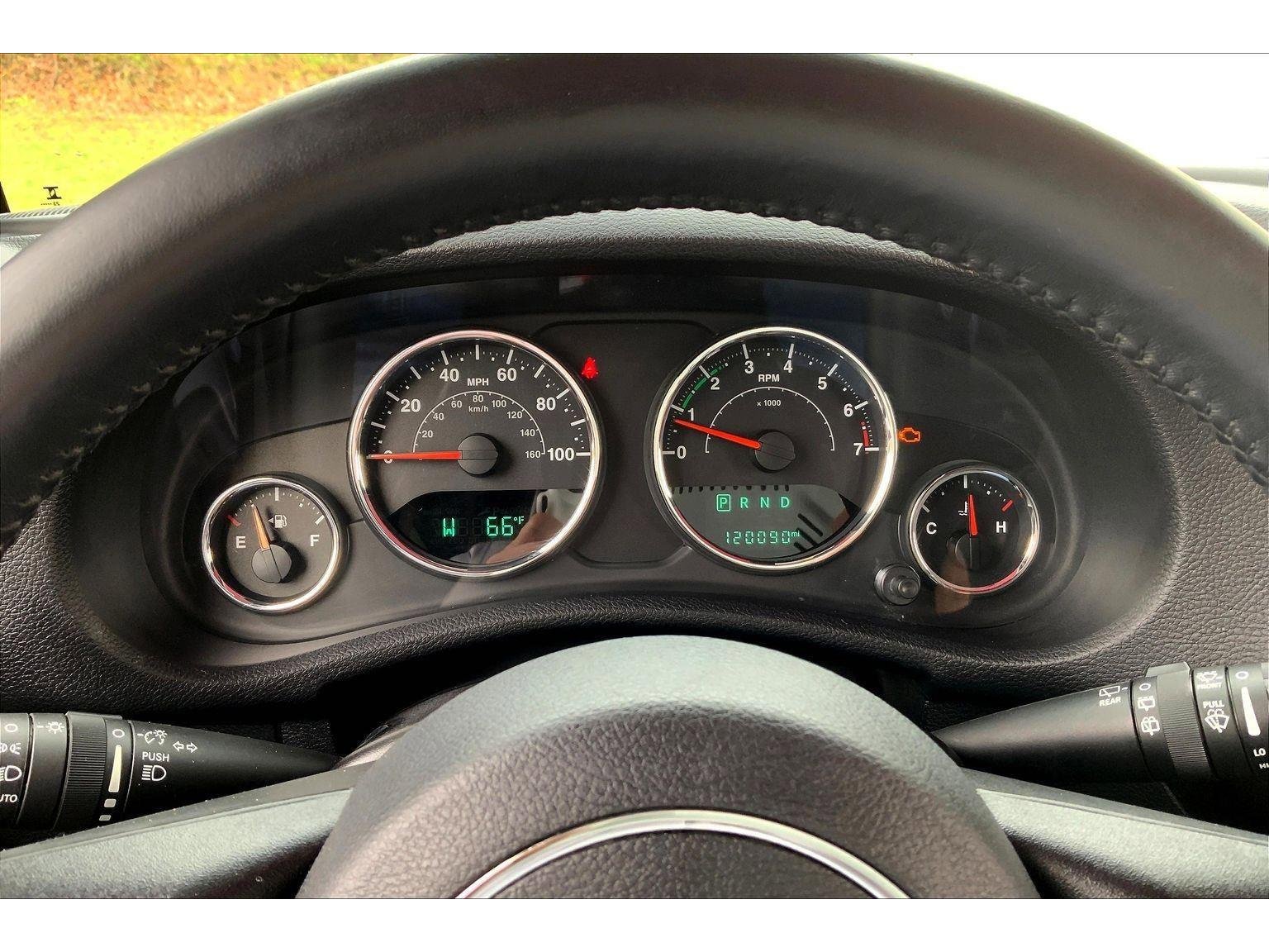 Used 2016 Jeep Wrangler Unlimited Sahara w/ Dual Top Group image 17