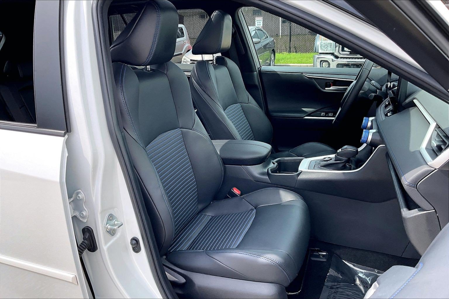 Used 2023 Toyota RAV4 XSE AWD/4WD image 9