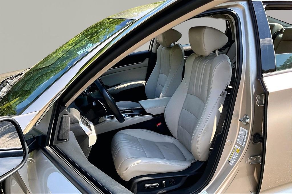 Used 2018 Honda Accord Touring image 17