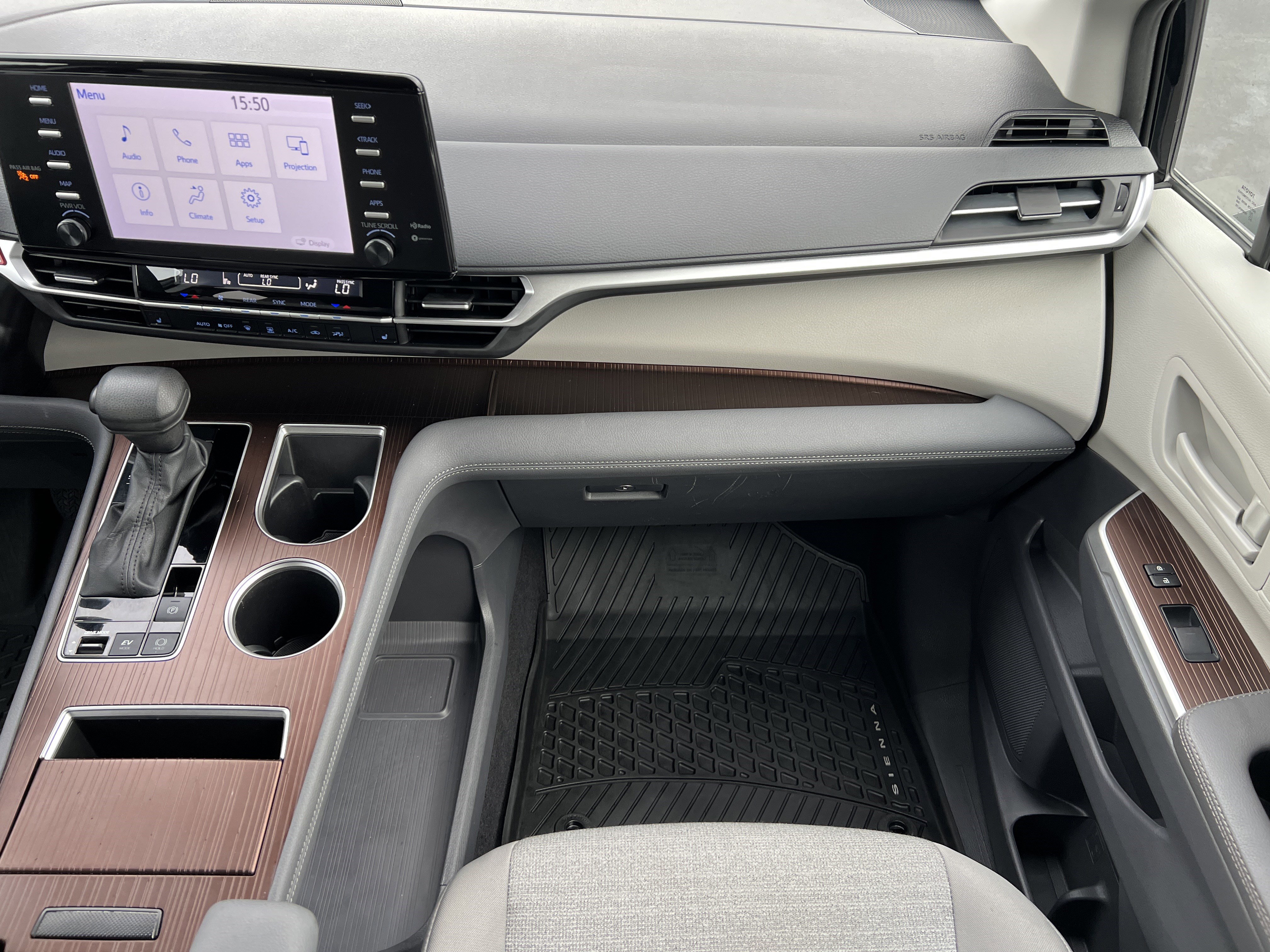 Used 2024 Toyota Sienna LE image 30