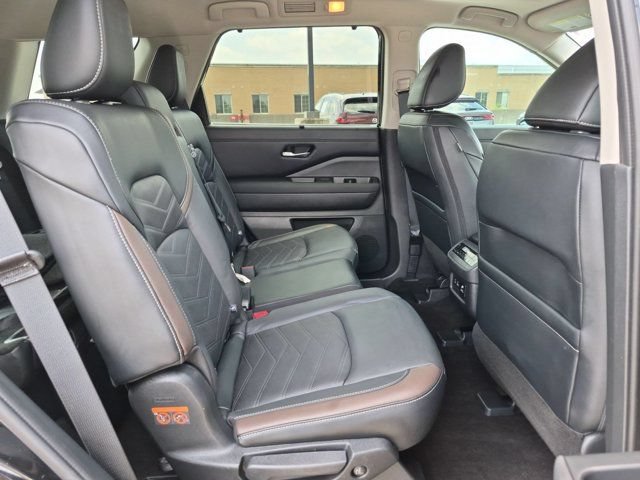 Used 2023 Nissan Pathfinder Platinum w/ Cargo Package FWD image 19