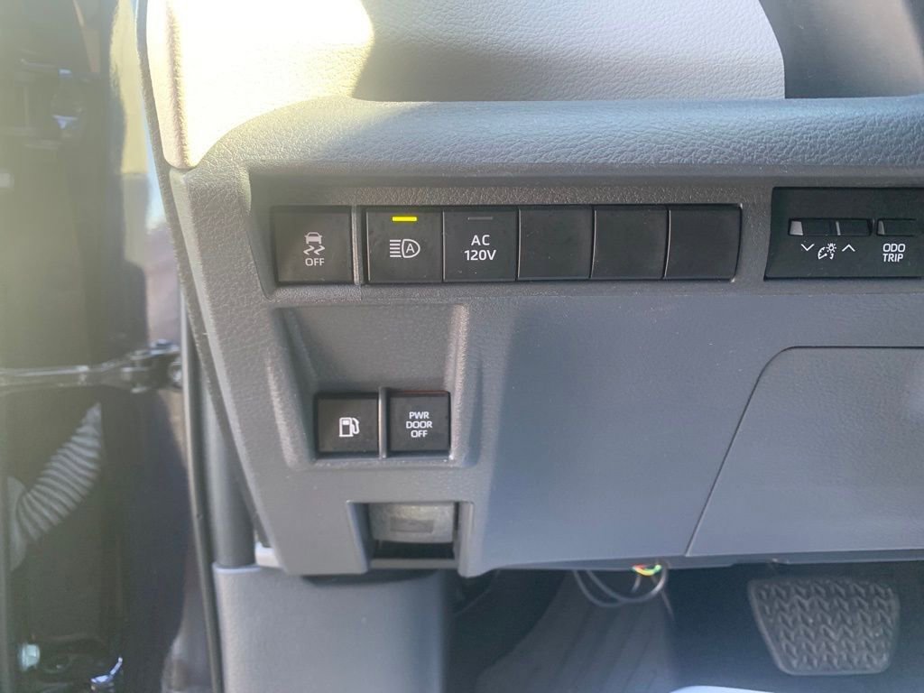 Used 2023 Toyota Sienna XLE image 13