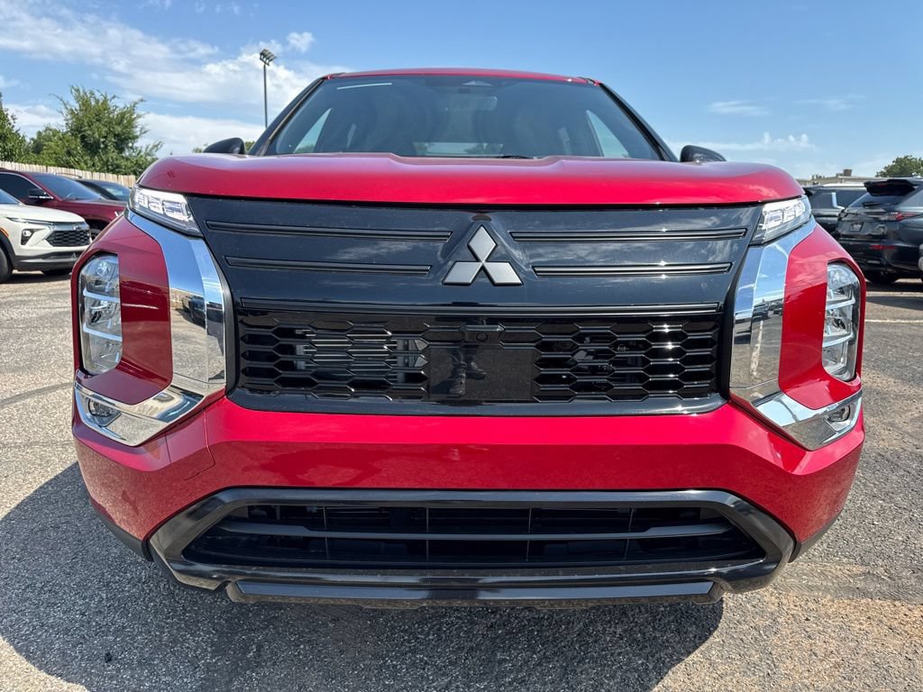 New 2026 Mitsubishi Outlander LE FWD image 2