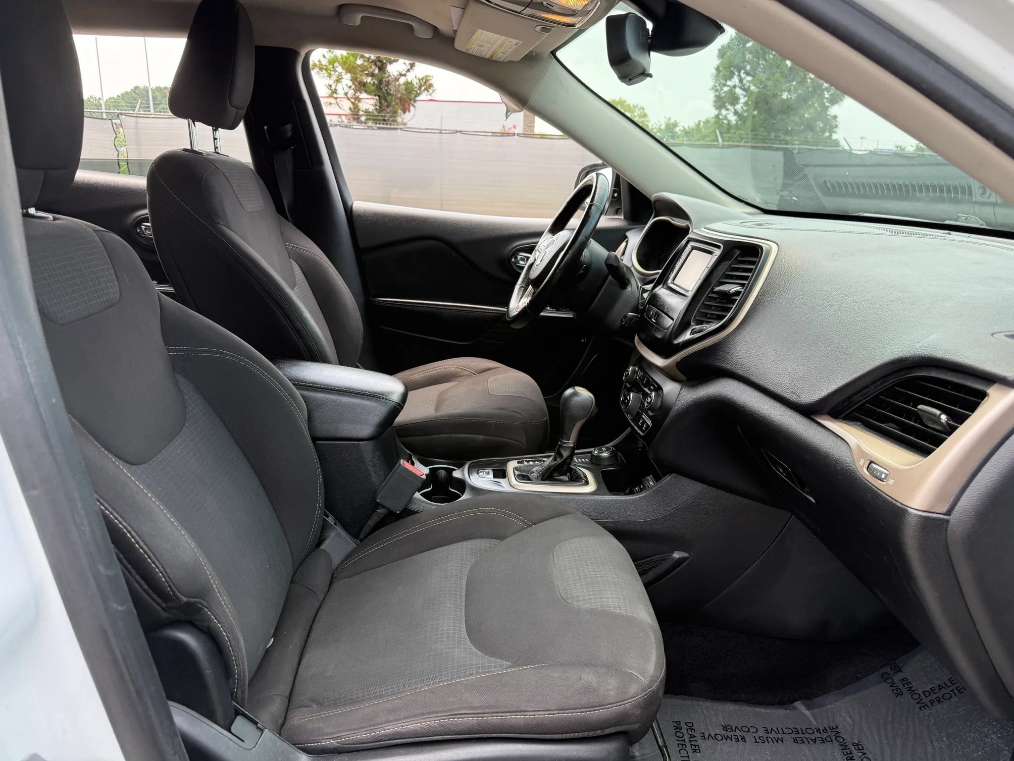 Used 2017 Jeep Cherokee Latitude w/ Safety/Convenience Group AWD/4WD image 18