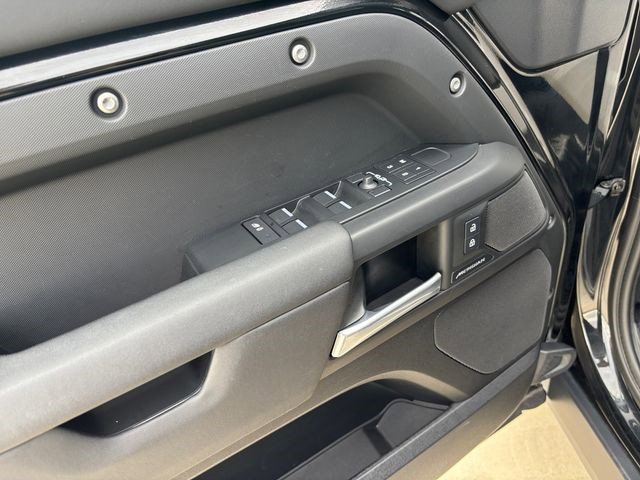 Used 2025 Land Rover Defender 110 S image 12