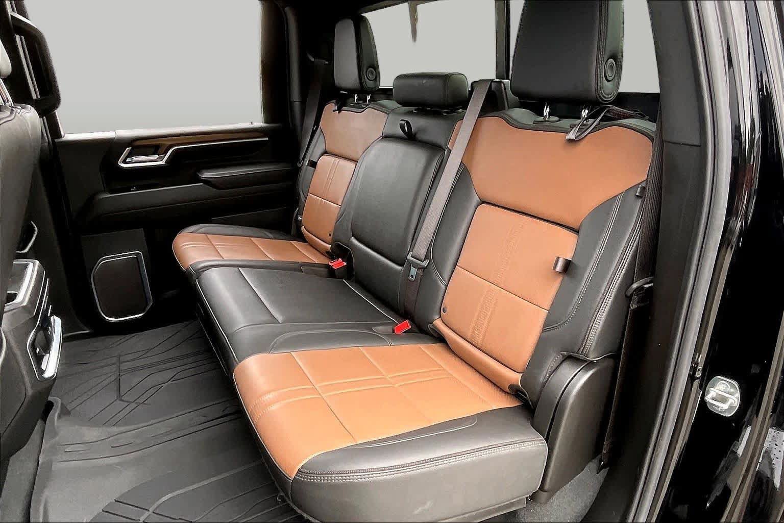 Used 2024 Chevrolet Silverado 2500 High Country w/ Technology Package AWD/4WD image 18
