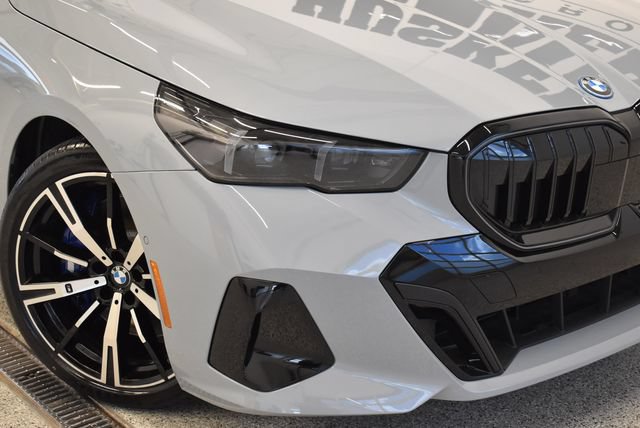New 2027 BMW 550e xDrive w/ Premium Package AWD/4WD image 30
