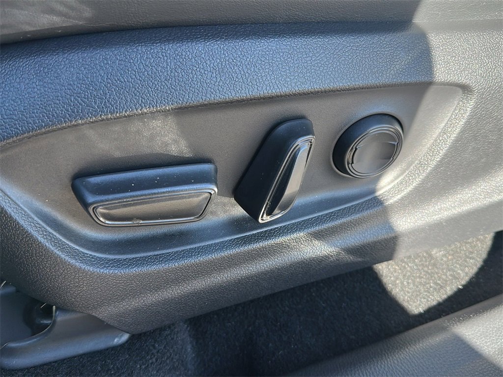 Used 2023 Toyota Crown XLE image 22