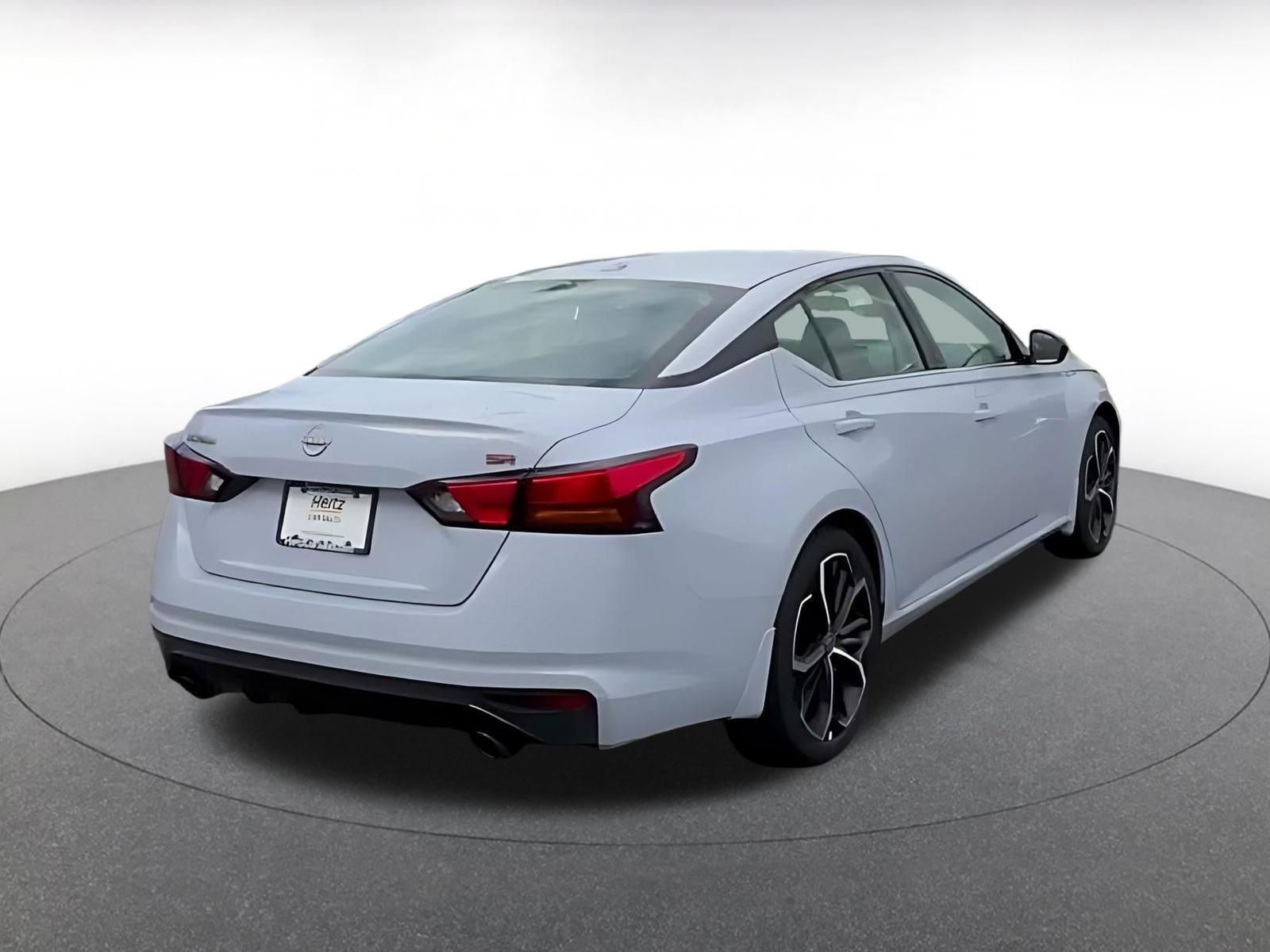 Used 2025 Nissan Altima 2.5 SR FWD image 7