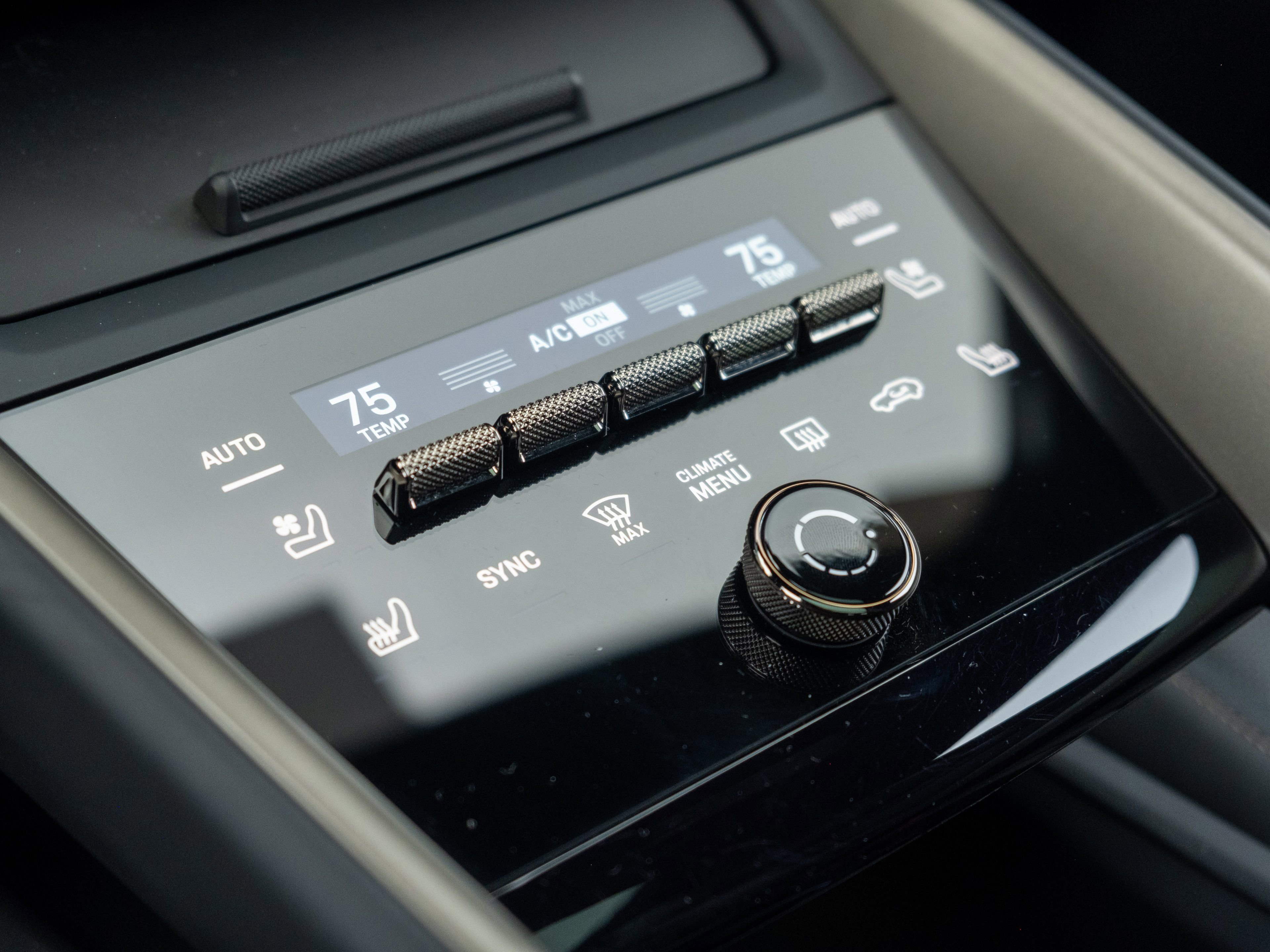 Certified 2025 Porsche Macan Turbo Electric image 32