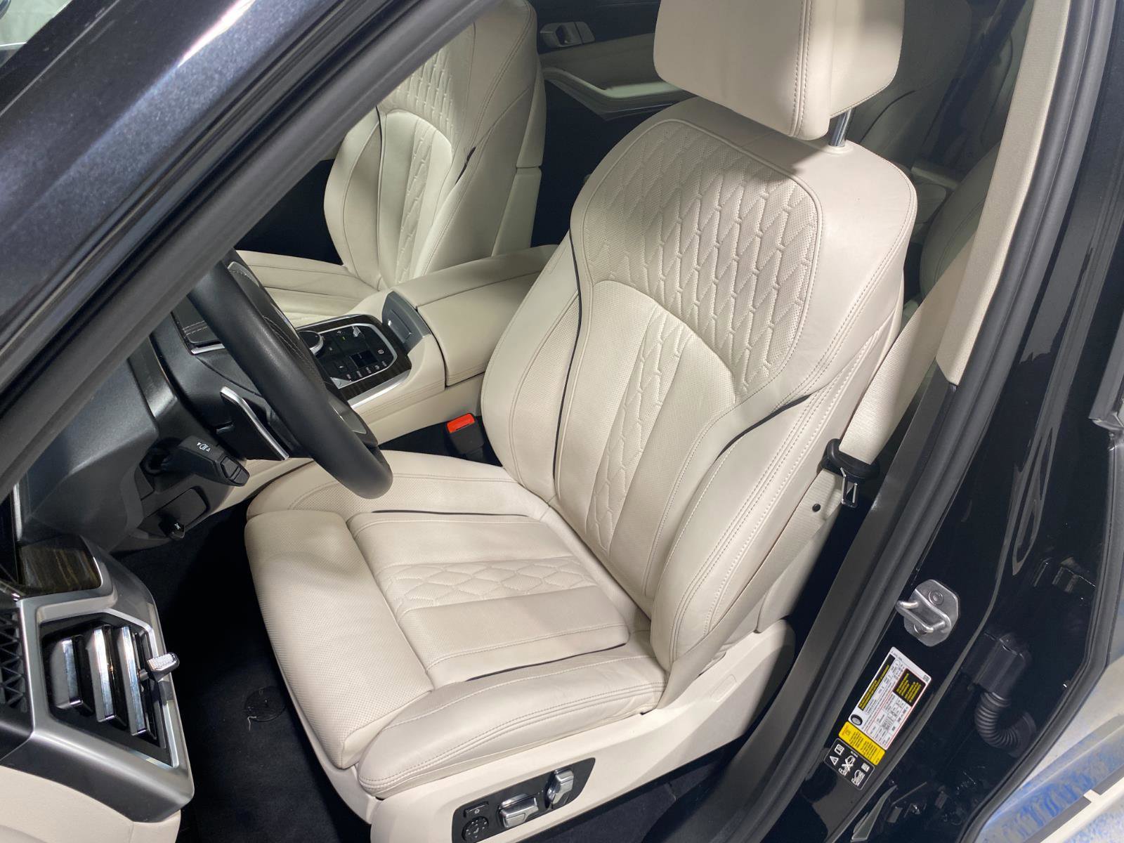 Certified 2023 BMW X7 xDrive40i w/ Climate Comfort Package image 18