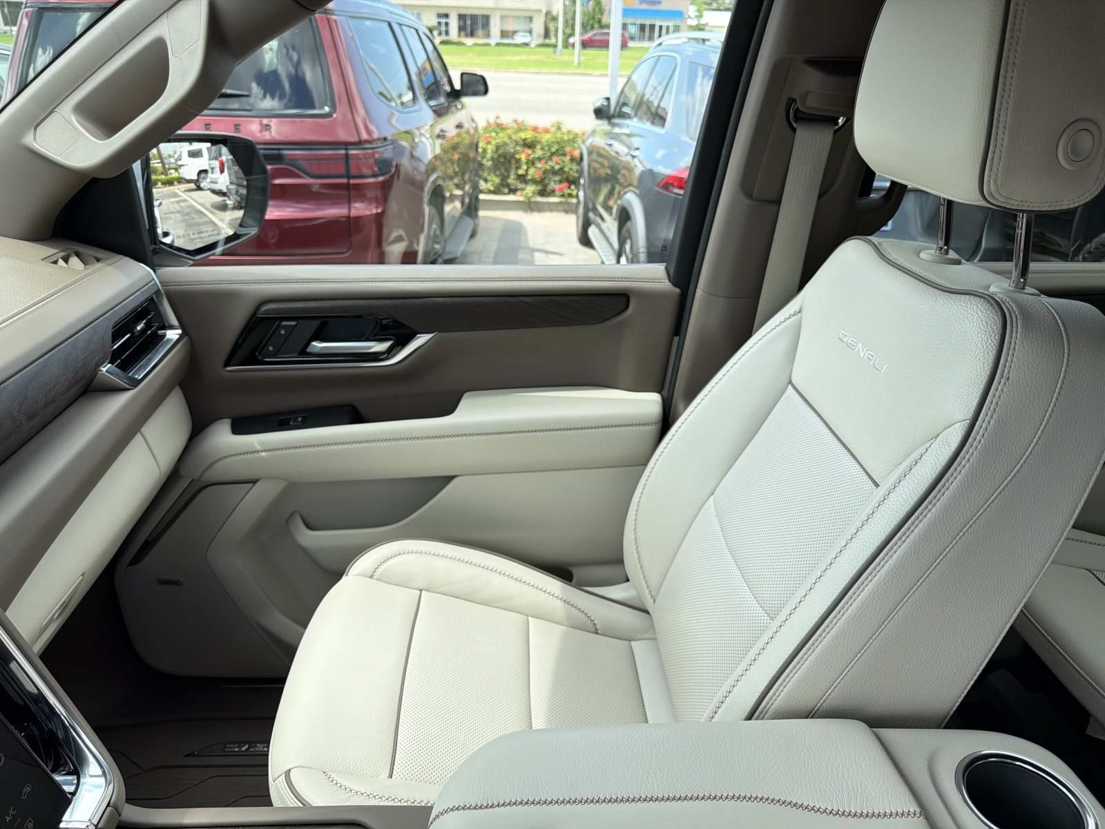 Used 2026 GMC Yukon XL Denali w/ Sun & Power Step Package RWD image 16