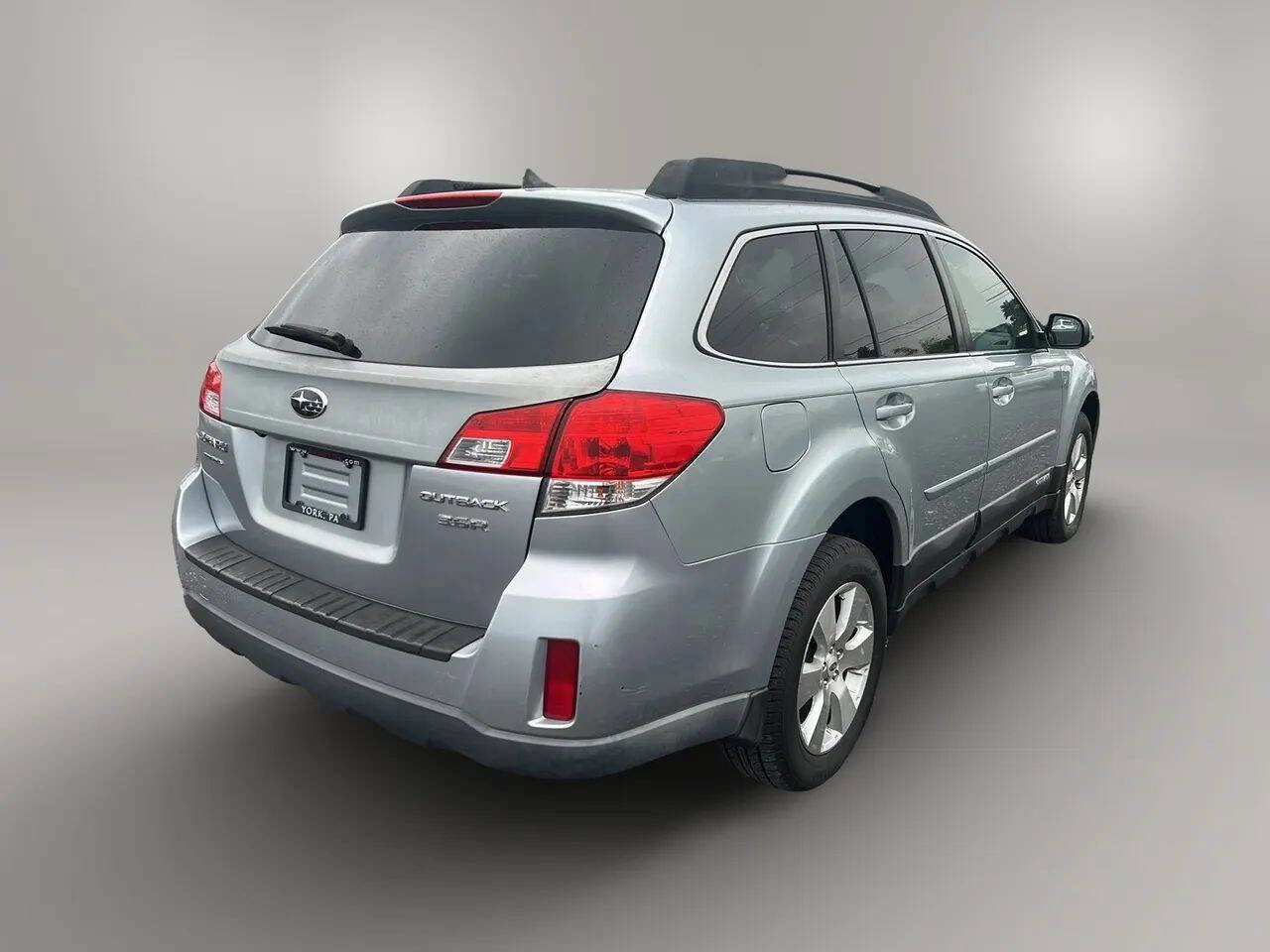 Used 2012 Subaru Outback 3.6R Limited w/ Moonroof Pkg AWD/4WD image 7