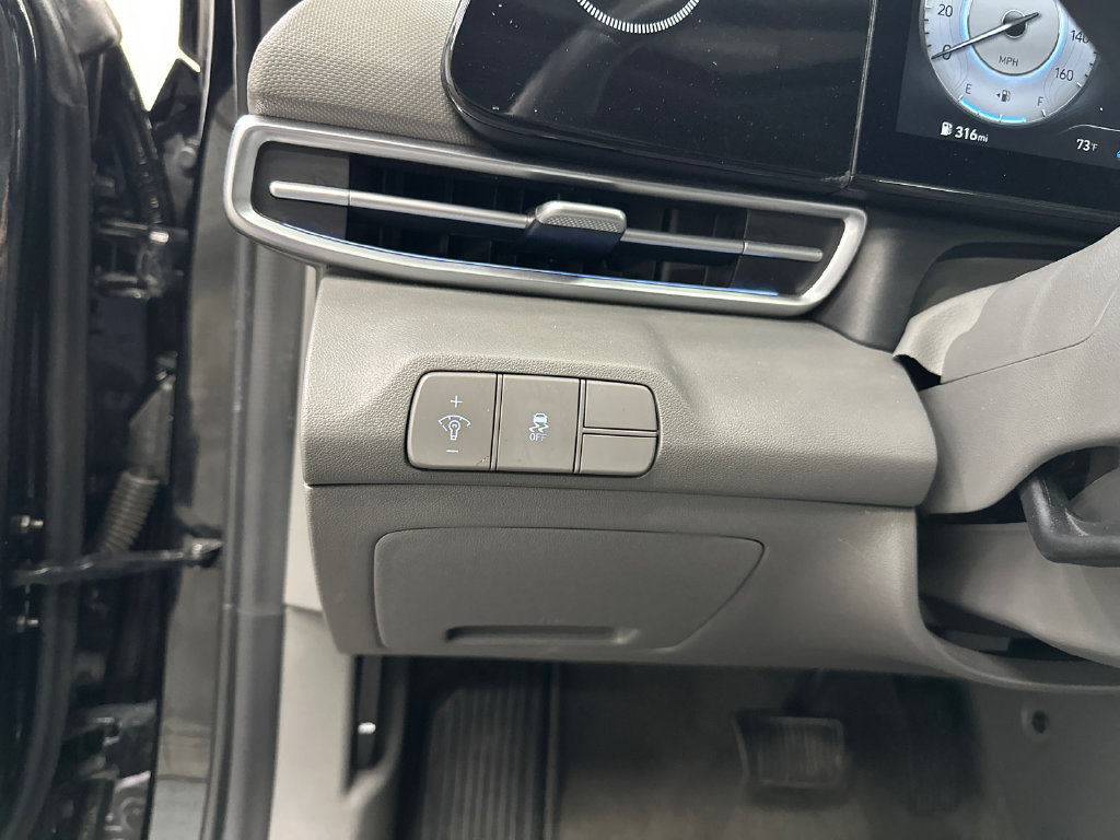 Used 2025 Hyundai Elantra SEL FWD image 31