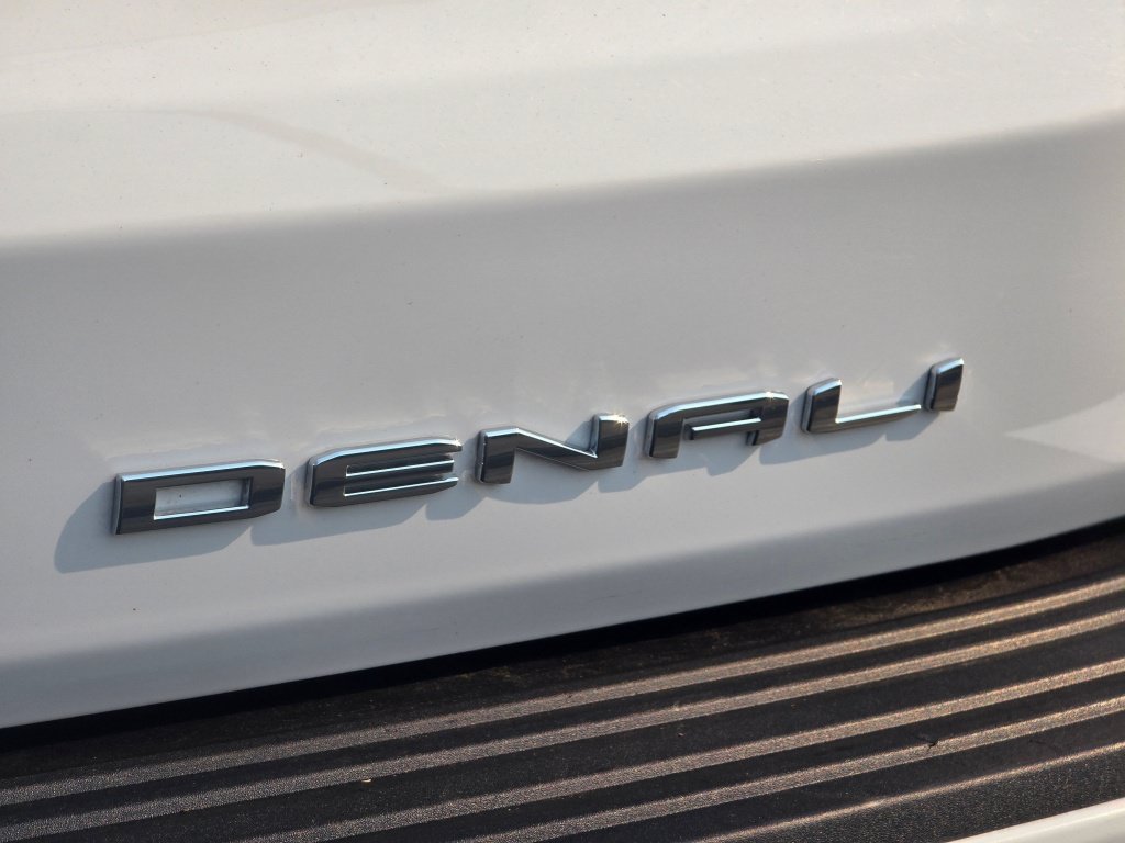 Used 2024 GMC Yukon Denali w/ Advanced Technology Package AWD/4WD image 38