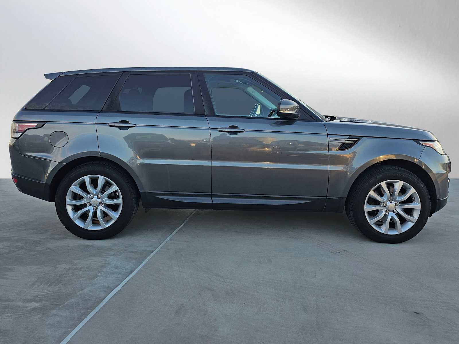 Used 2014 Land Rover Range Rover Sport HSE image 2