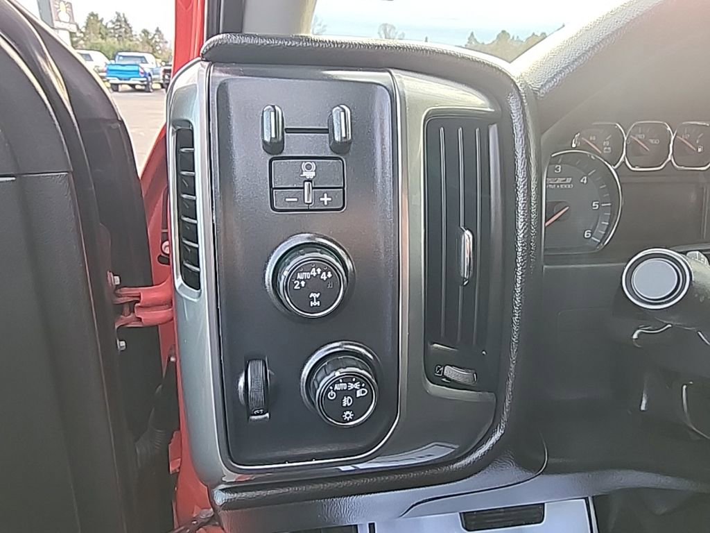 Used 2018 Chevrolet Silverado 1500 LT w/ All Star Edition image 21