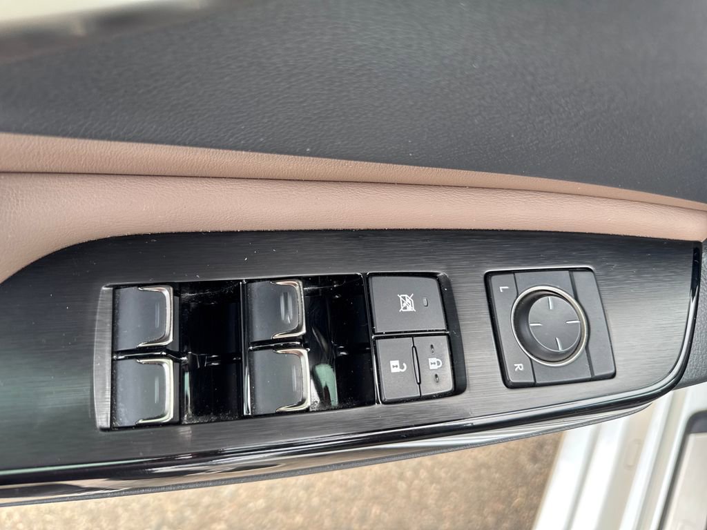 Used 2022 Lexus ES 350 w/ Accessory Package image 11