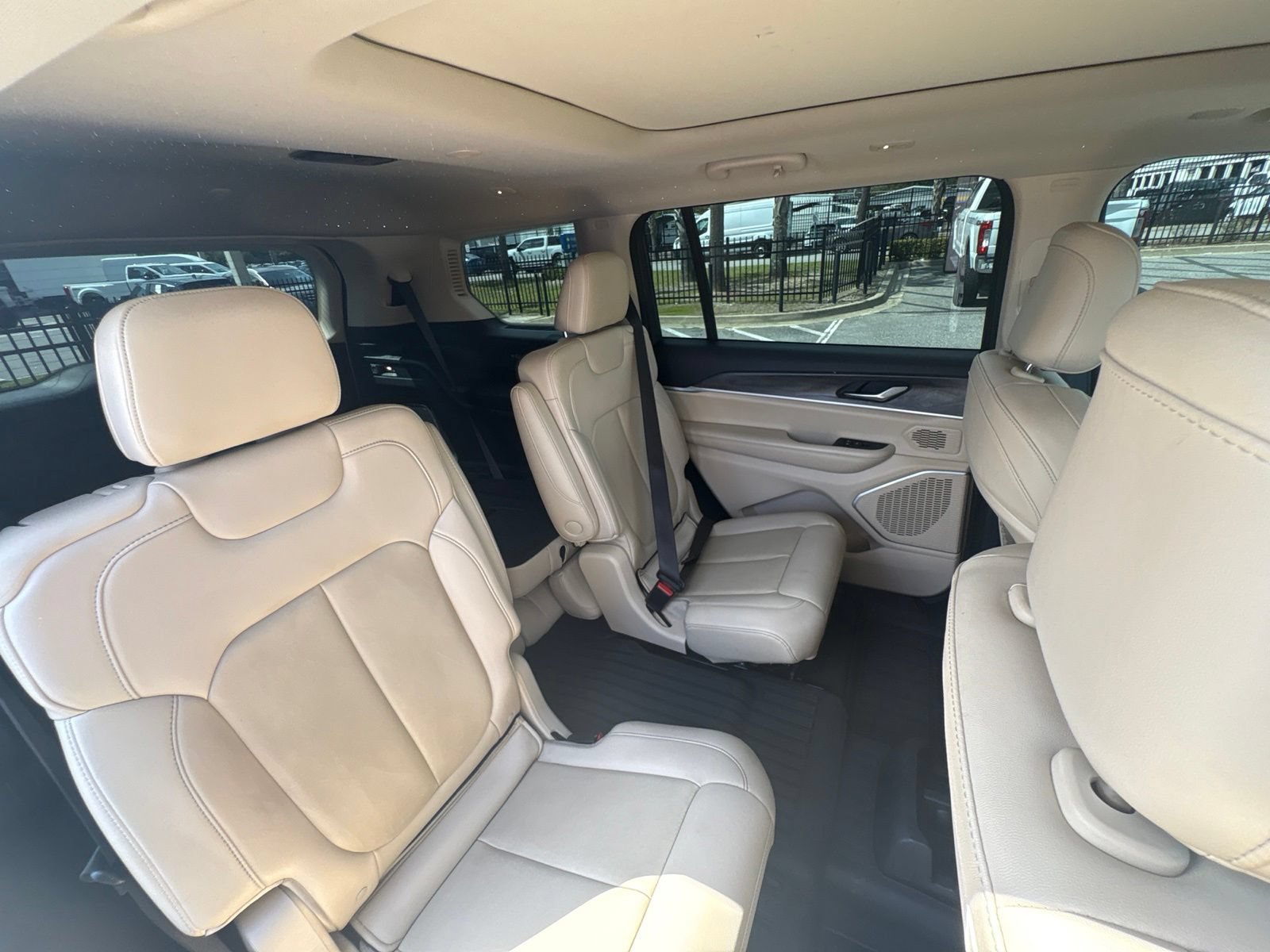 Used 2021 Jeep Grand Cherokee L Limited RWD image 17