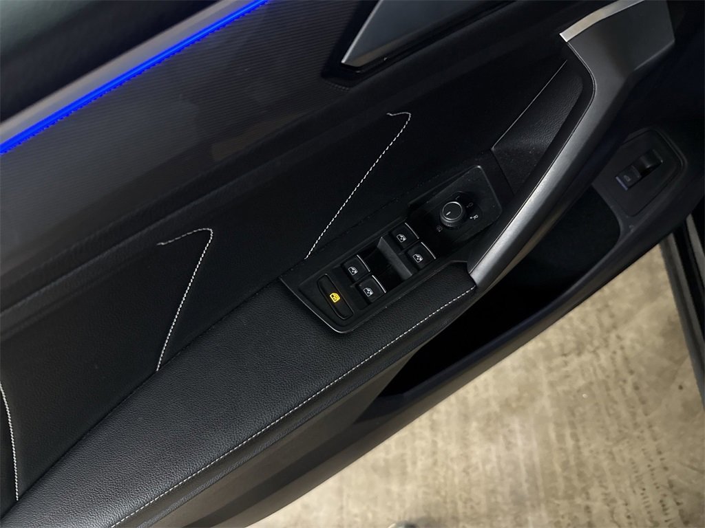 Used 2022 Volkswagen Tiguan SE R-Line image 15