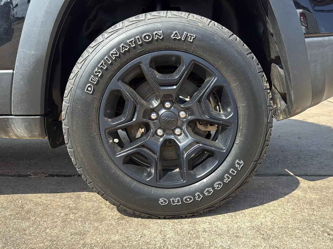 Used 2022 Jeep Cherokee Latitude AWD/4WD image 10