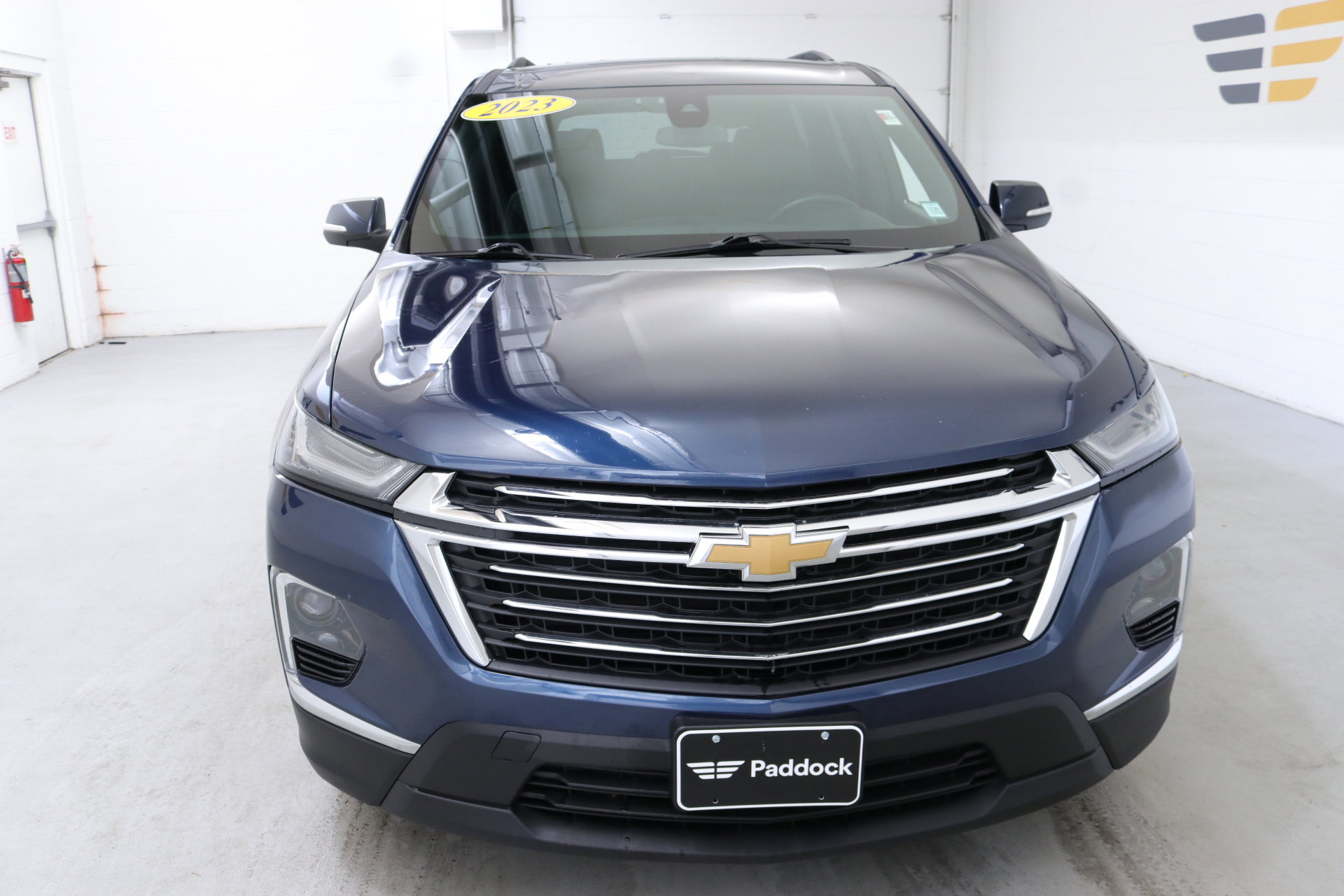 Used 2023 Chevrolet Traverse LT image 2