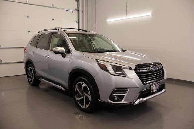 Used 2023 Subaru Forester Touring image 1