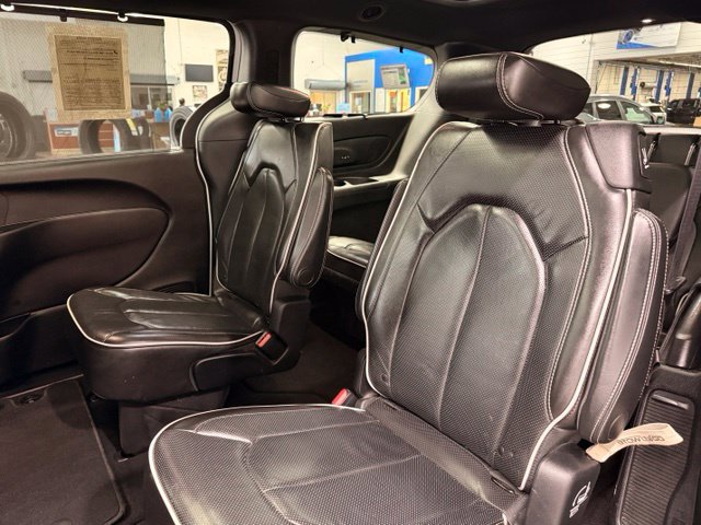 Used 2019 Chrysler Pacifica Limited w/ S Appearance Package FWD image 19