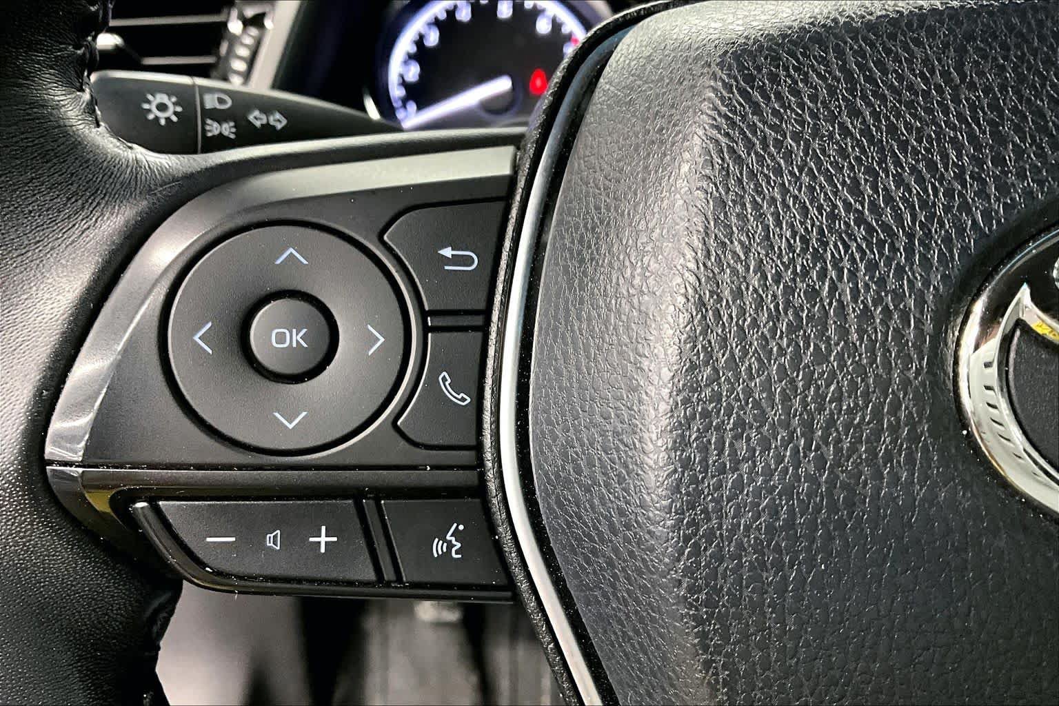 Used 2018 Toyota Camry SE FWD image 23