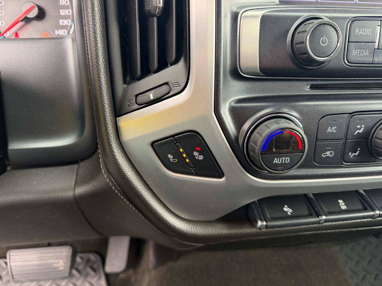 Used 2017 GMC Sierra 1500 SLE w/ SLE Value Package AWD/4WD image 29