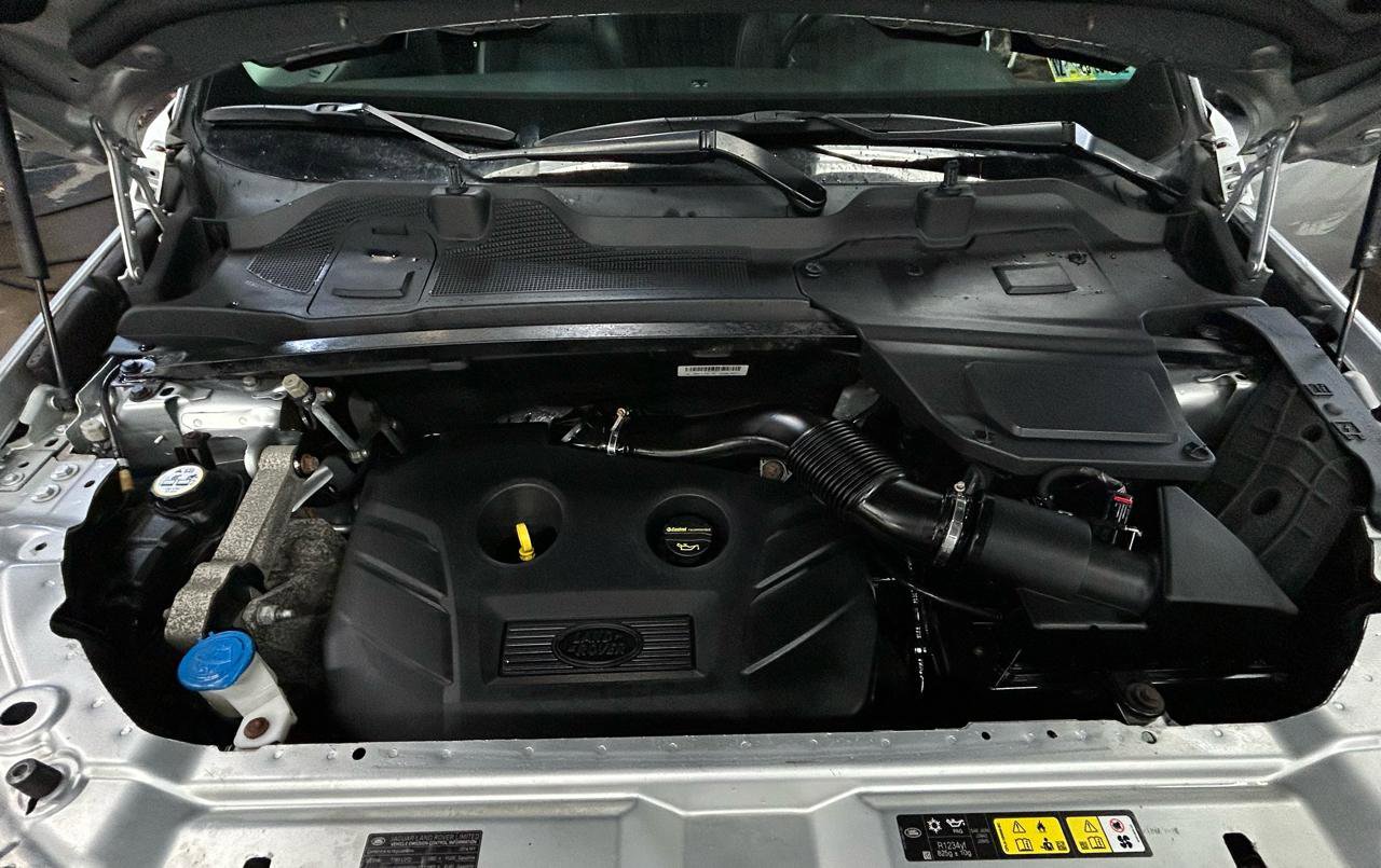 Used 2016 Land Rover Discovery Sport SE image 10