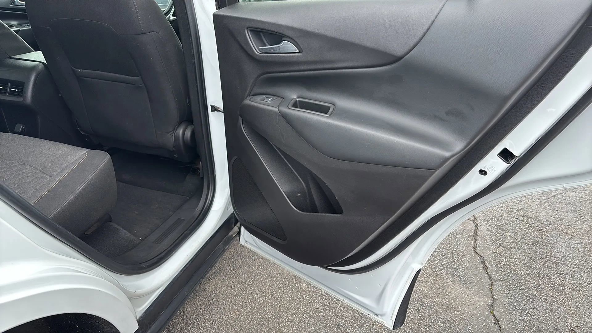 Used 2018 Chevrolet Equinox LT FWD image 13