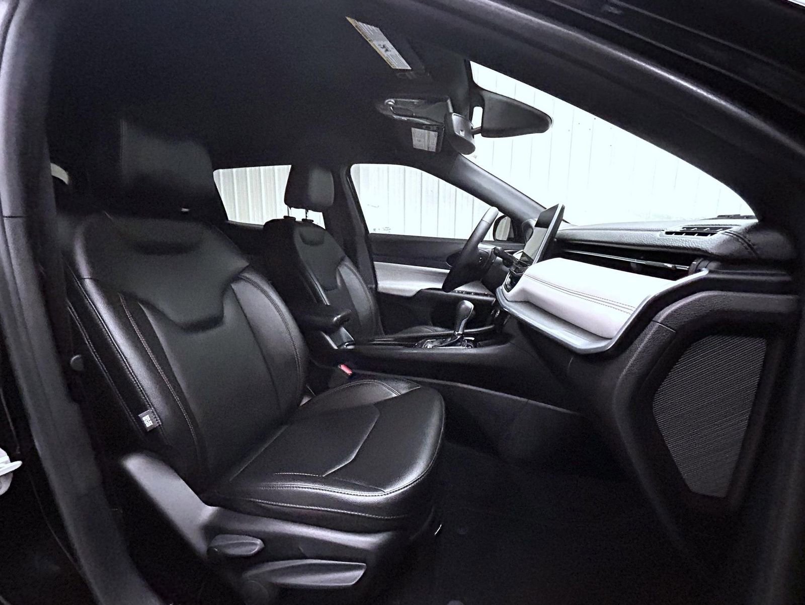 Used 2024 Jeep Compass Limited image 15