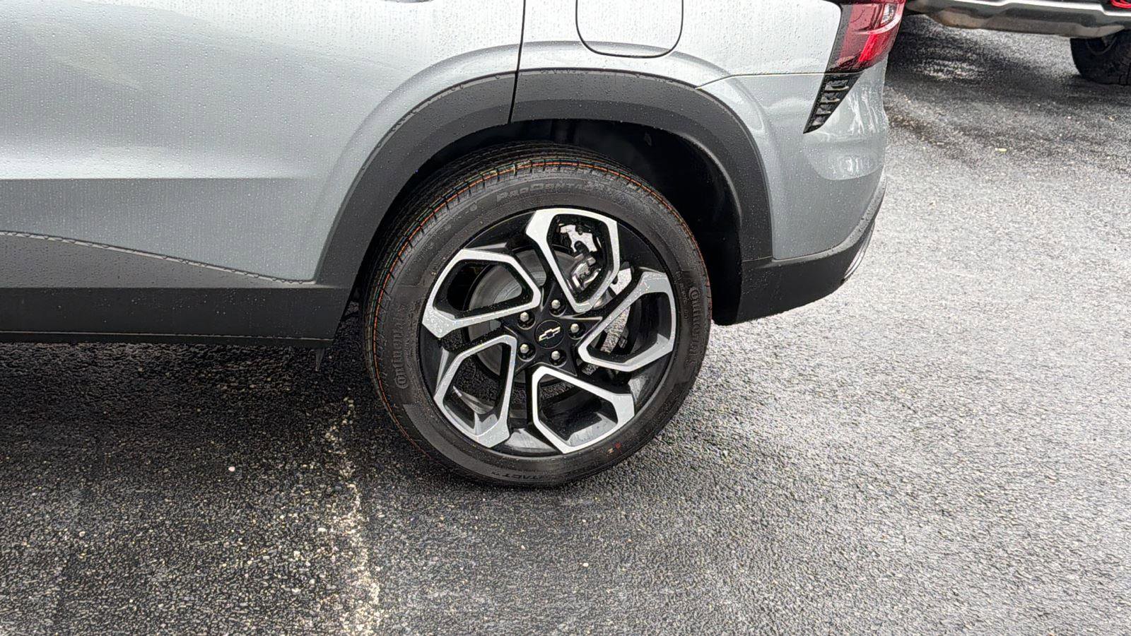 New 2026 Chevrolet Trax RS w/ Sunroof Package FWD image 9