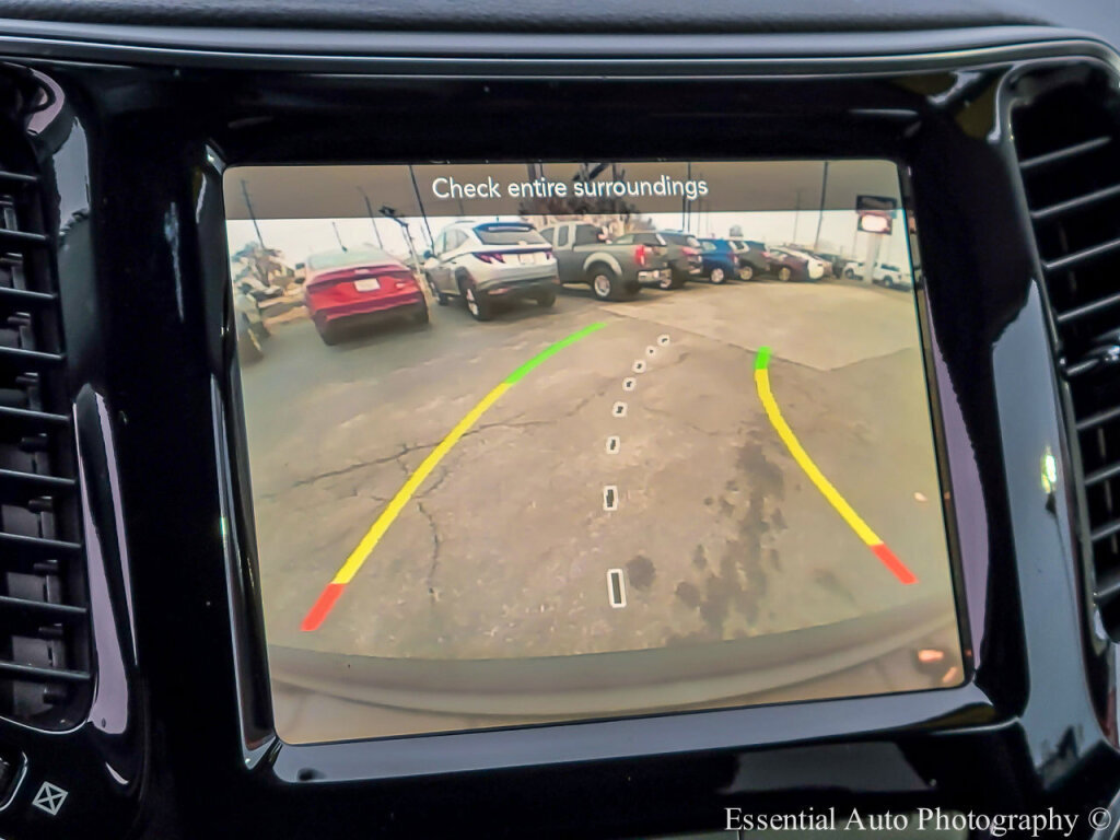 Used 2019 Jeep Cherokee Limited image 21