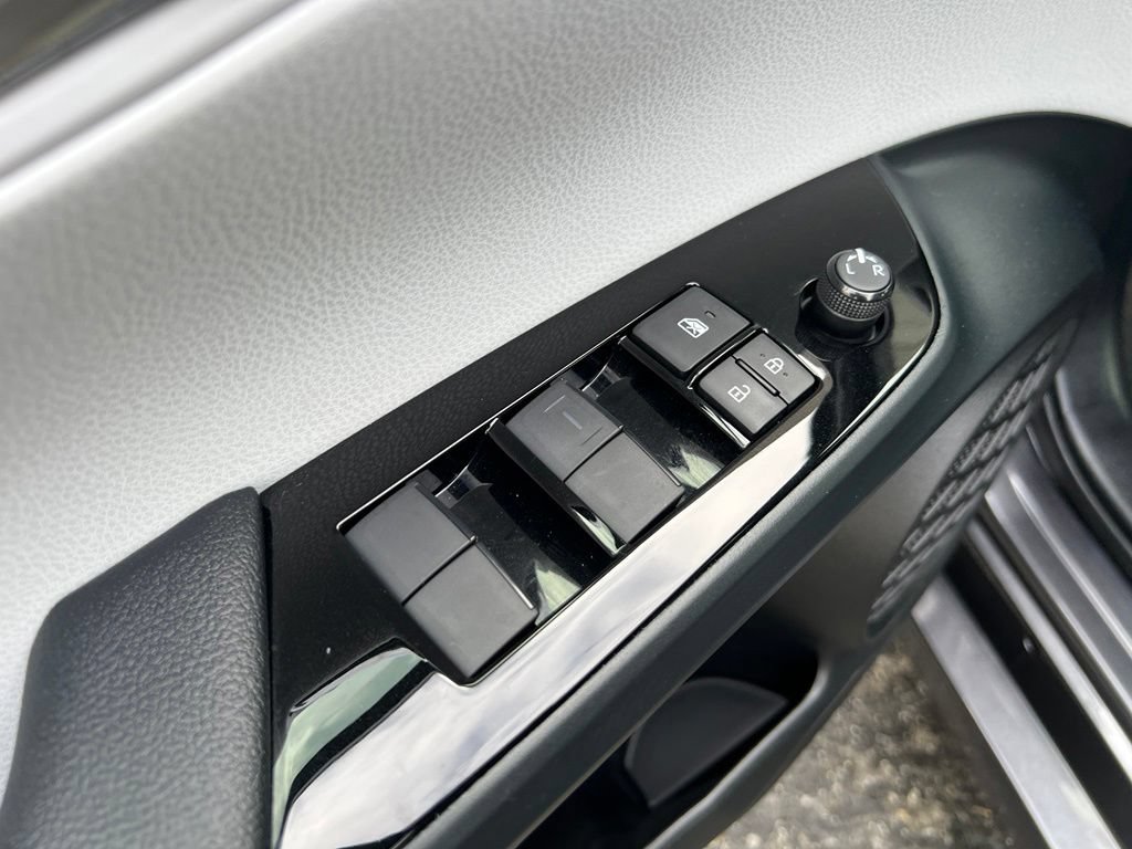 Certified 2022 Toyota Prius LE FWD image 36