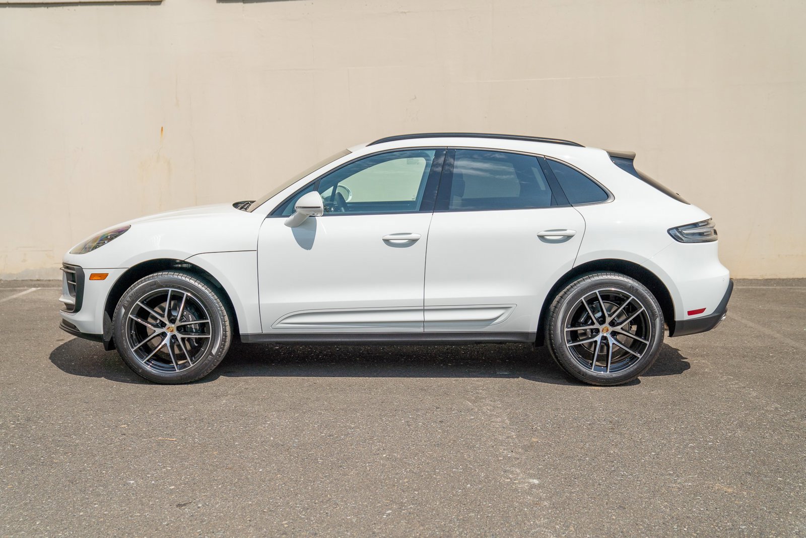 Certified 2025 Porsche Macan video 2