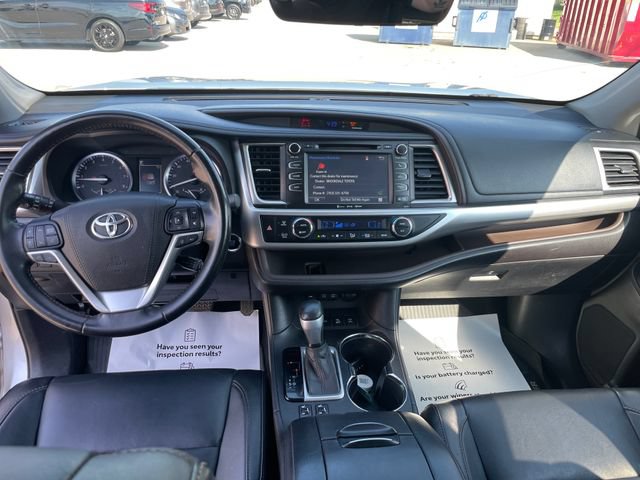 Used 2017 Toyota Highlander XLE AWD/4WD image 22