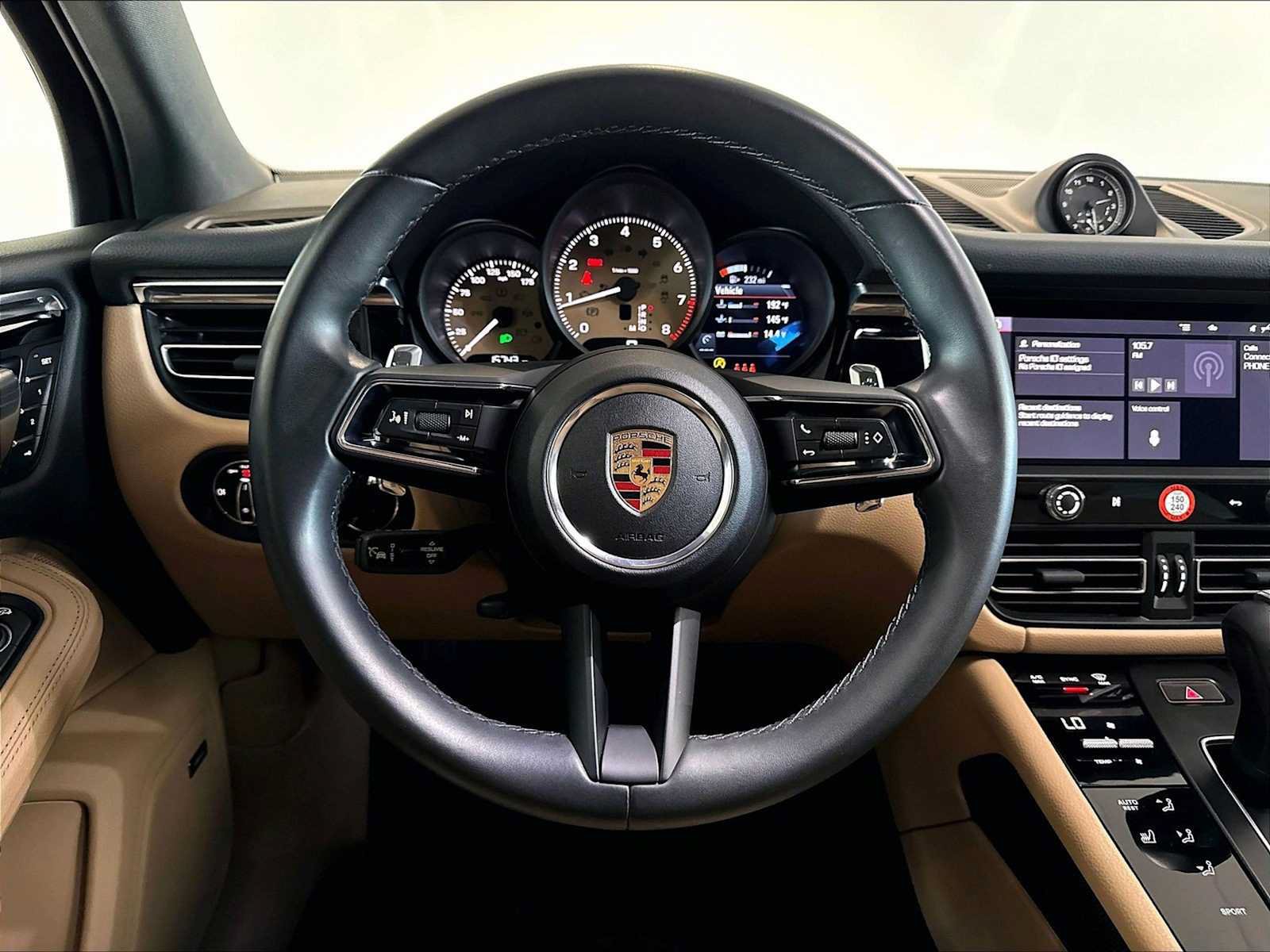 Used 2025 Porsche Macan w/ Smoking Package AWD/4WD image 18