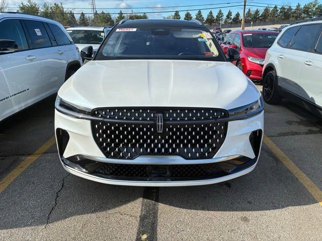 Used 2025 Lincoln Nautilus Reserve image 3