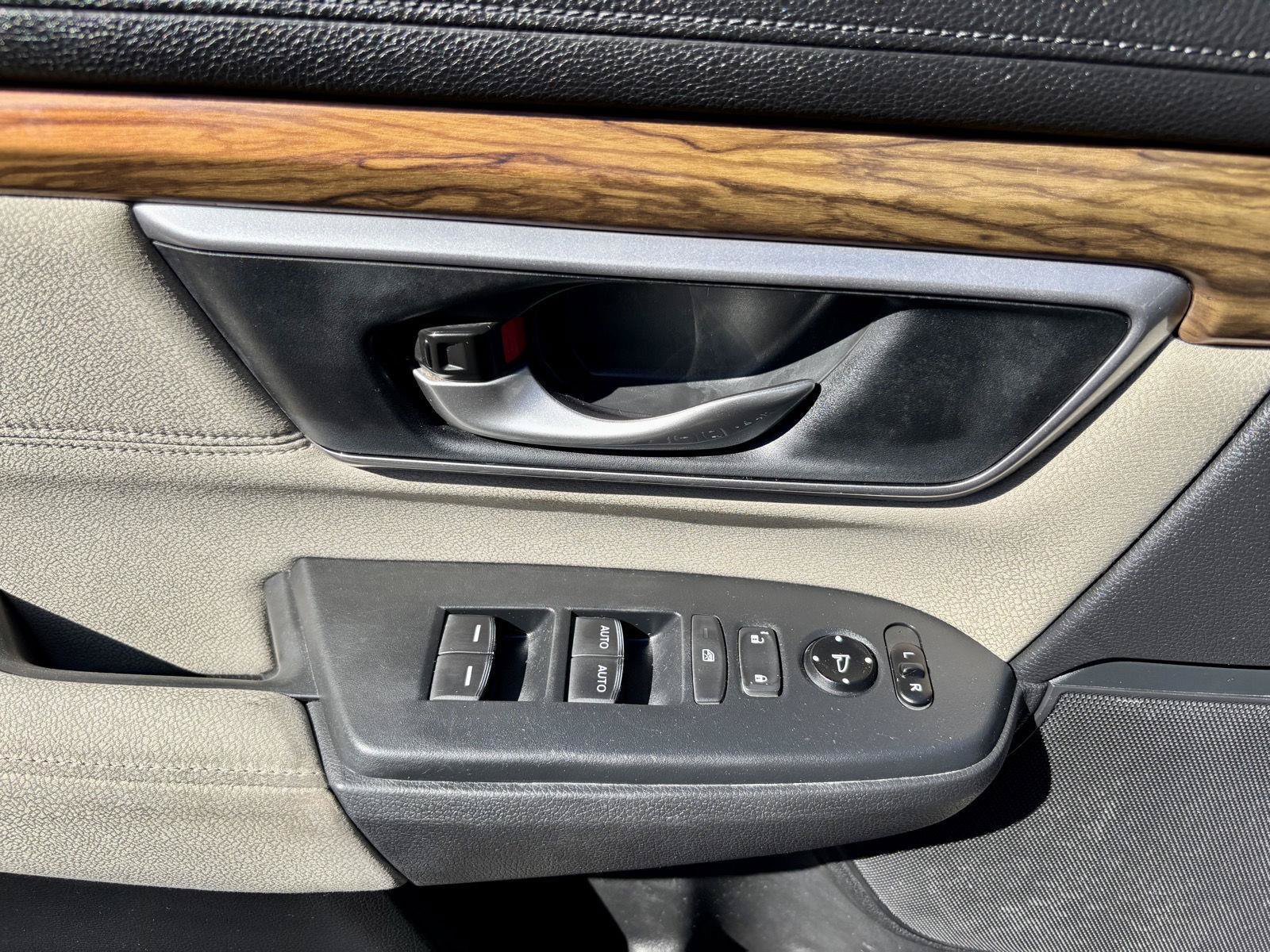 Used 2017 Honda CR-V EX image 16