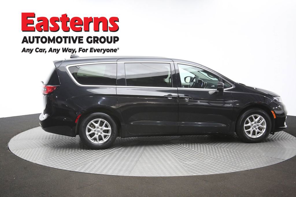Used 2023 Chrysler Pacifica Touring-L FWD image 46