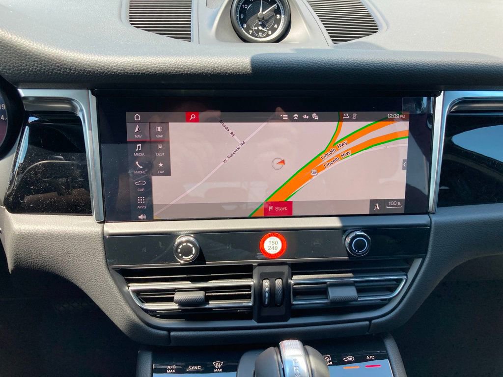 Used 2024 Porsche Macan image 14