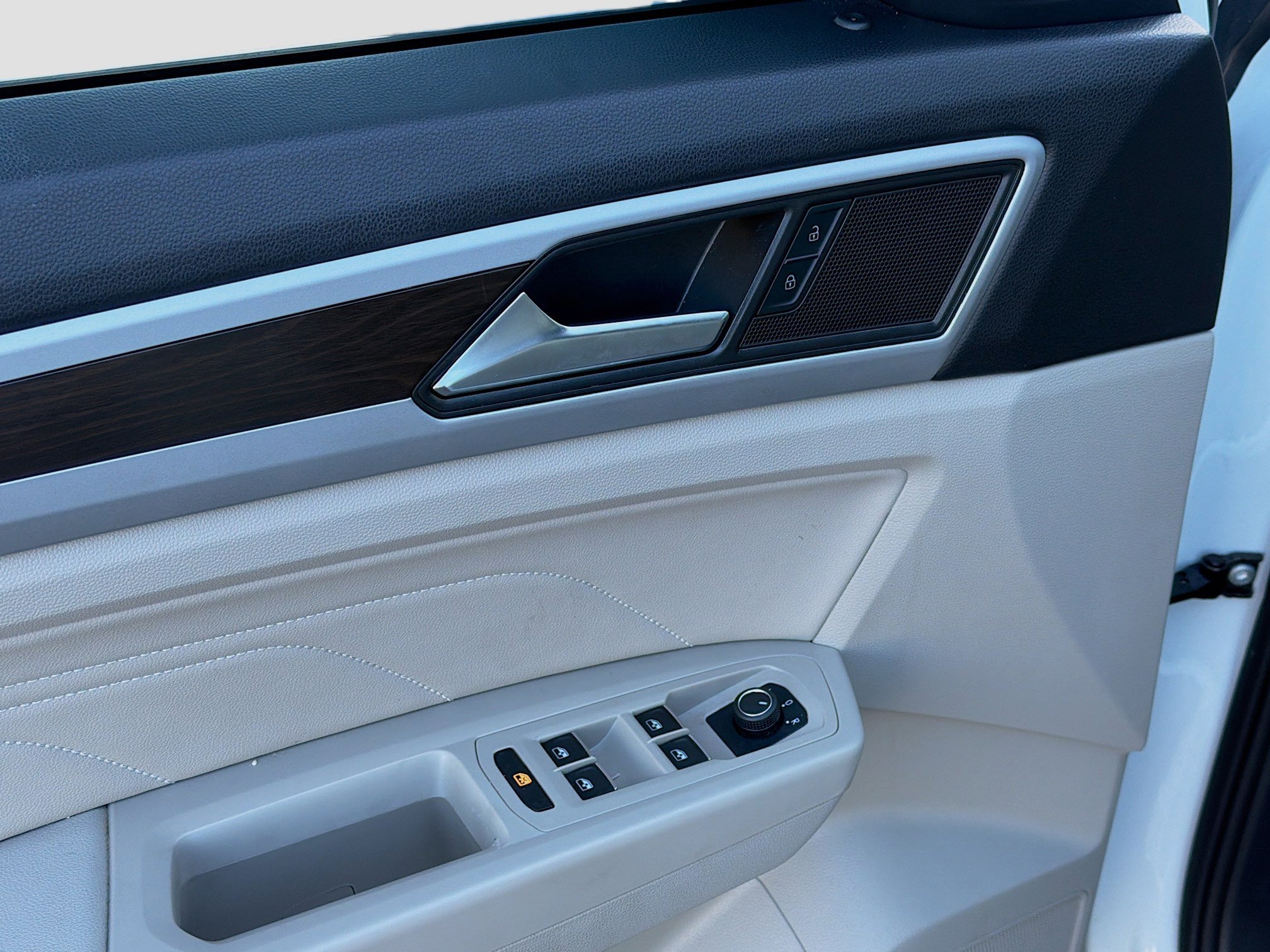 Used 2023 Volkswagen Atlas SE image 23