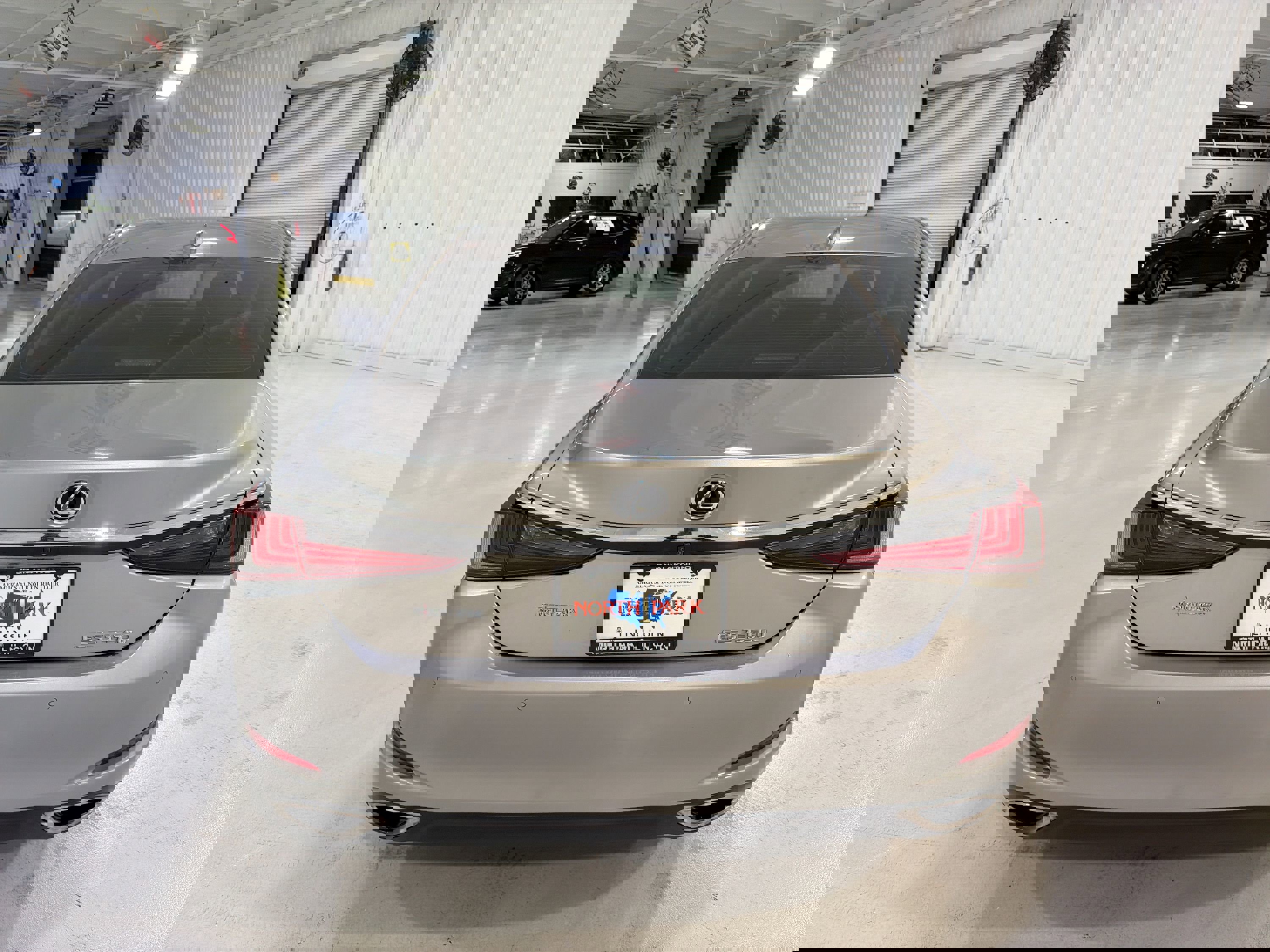 Used 2019 Lexus ES 350 w/ Ultra Luxury Package image 27