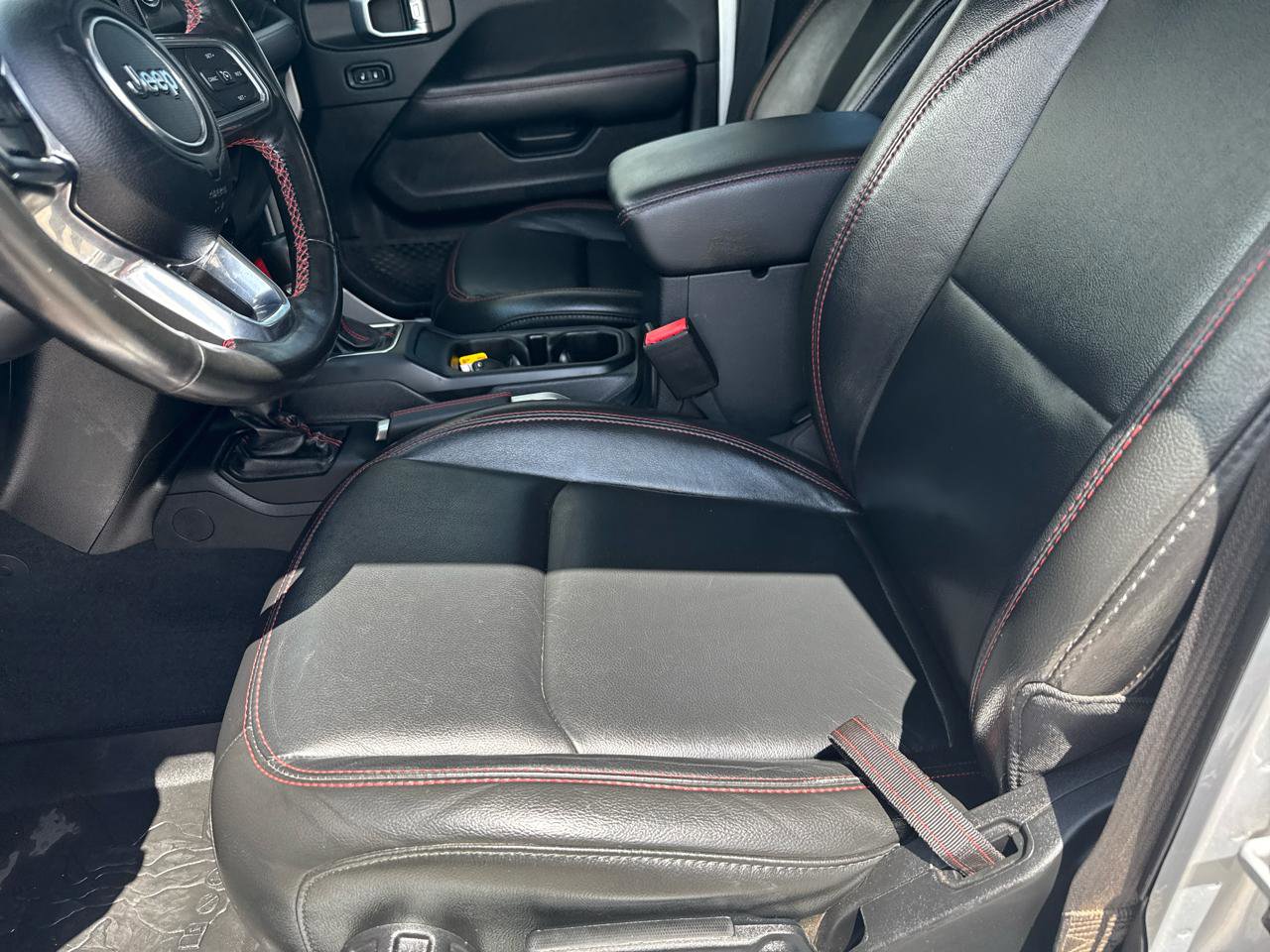 Used 2022 Jeep Gladiator Rubicon w/ Cold Weather Group AWD/4WD image 13