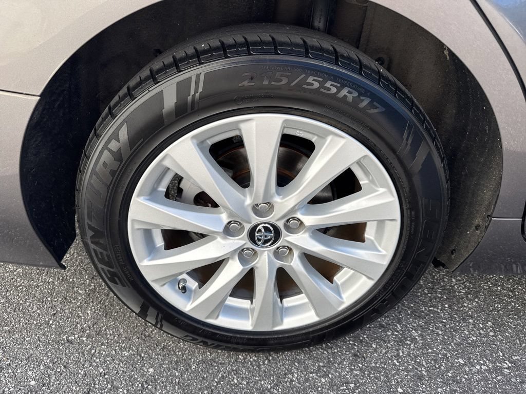 Used 2018 Toyota Camry LE FWD image 9