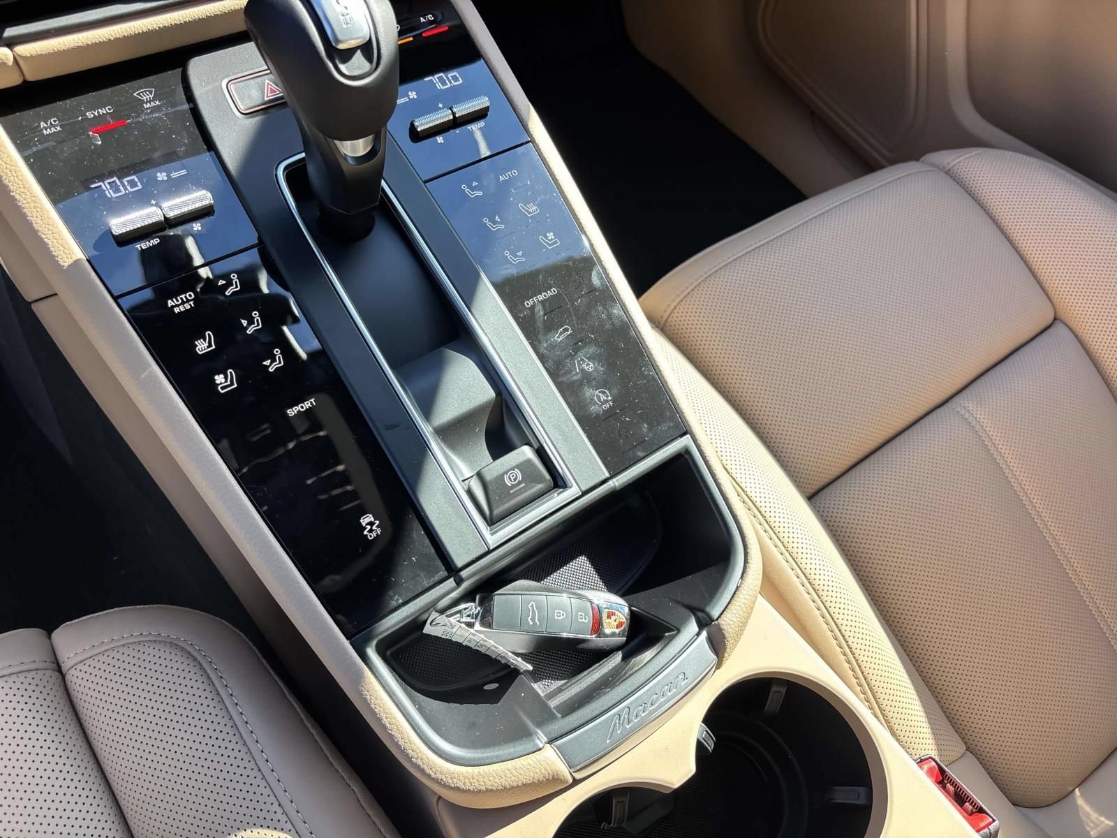 Used 2026 Porsche Macan AWD/4WD image 34