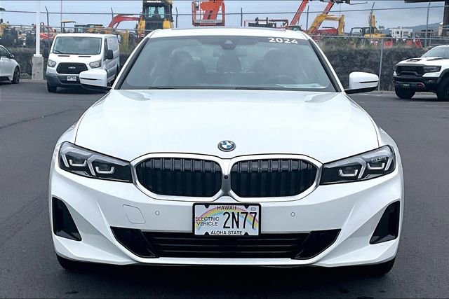 Used 2024 BMW 330e w/ Convenience Package RWD image 3