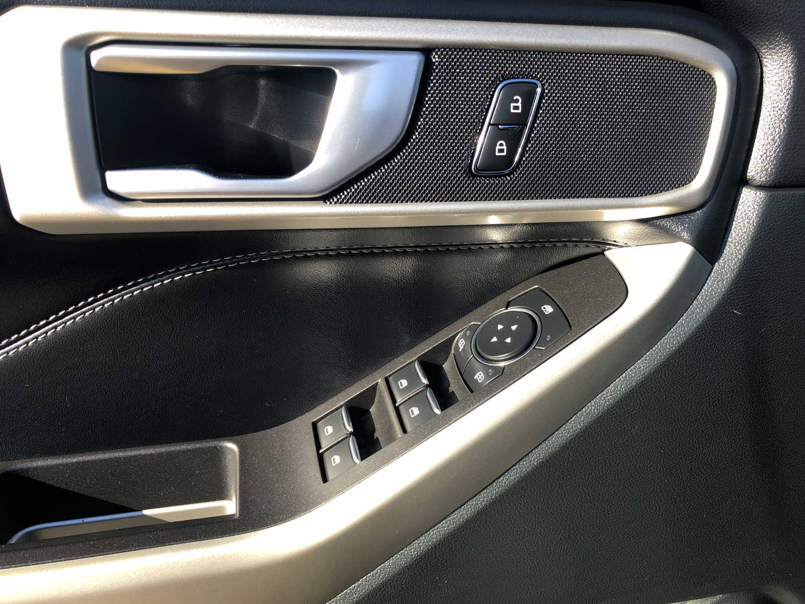 Used 2023 Ford Explorer XLT w/ Class IV Trailer Tow Package image 15